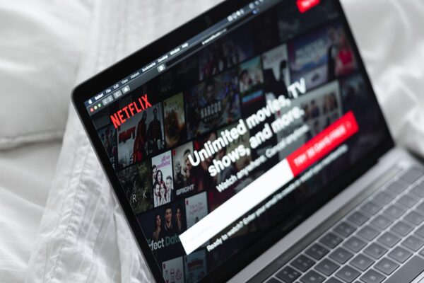 Wat verdient Ted Sarandos van Netflix?