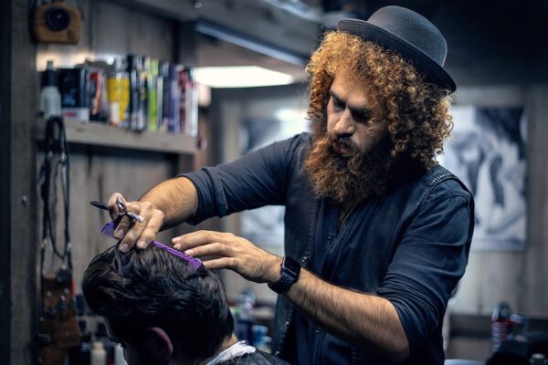 Wat verdient een kapper met eigen salon