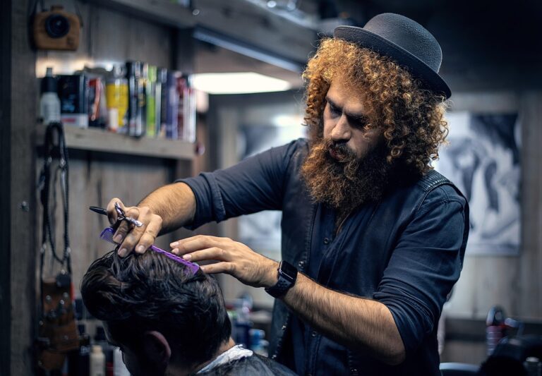 Wat verdient een kapper met eigen salon